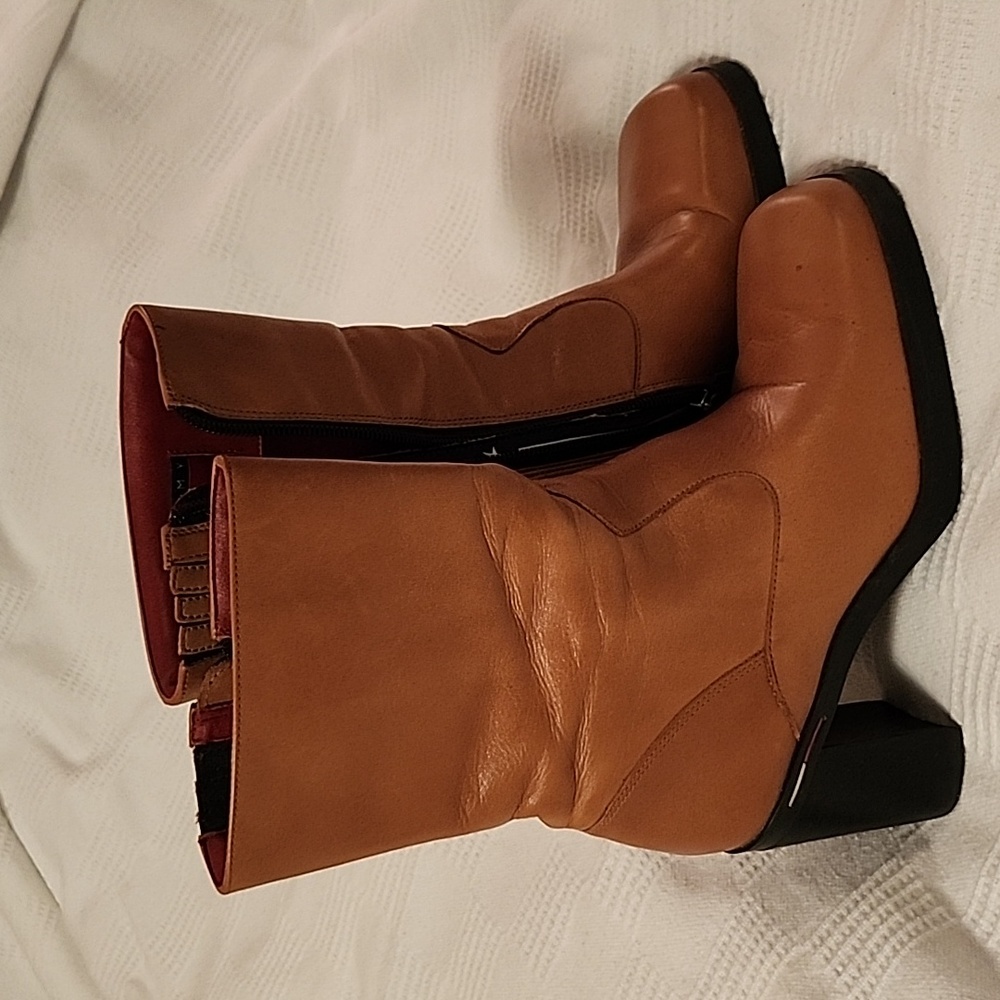 Tommy Hilfiger Square Toe Caramel Leather Boot Sz. 6.5